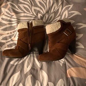 Brown Boot Heels with Fur size 6